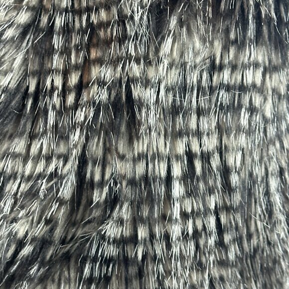 Yoki - Vegan Faux Fur Fun Vest - Medium - Worn 1 Time - Picture 2 of 7